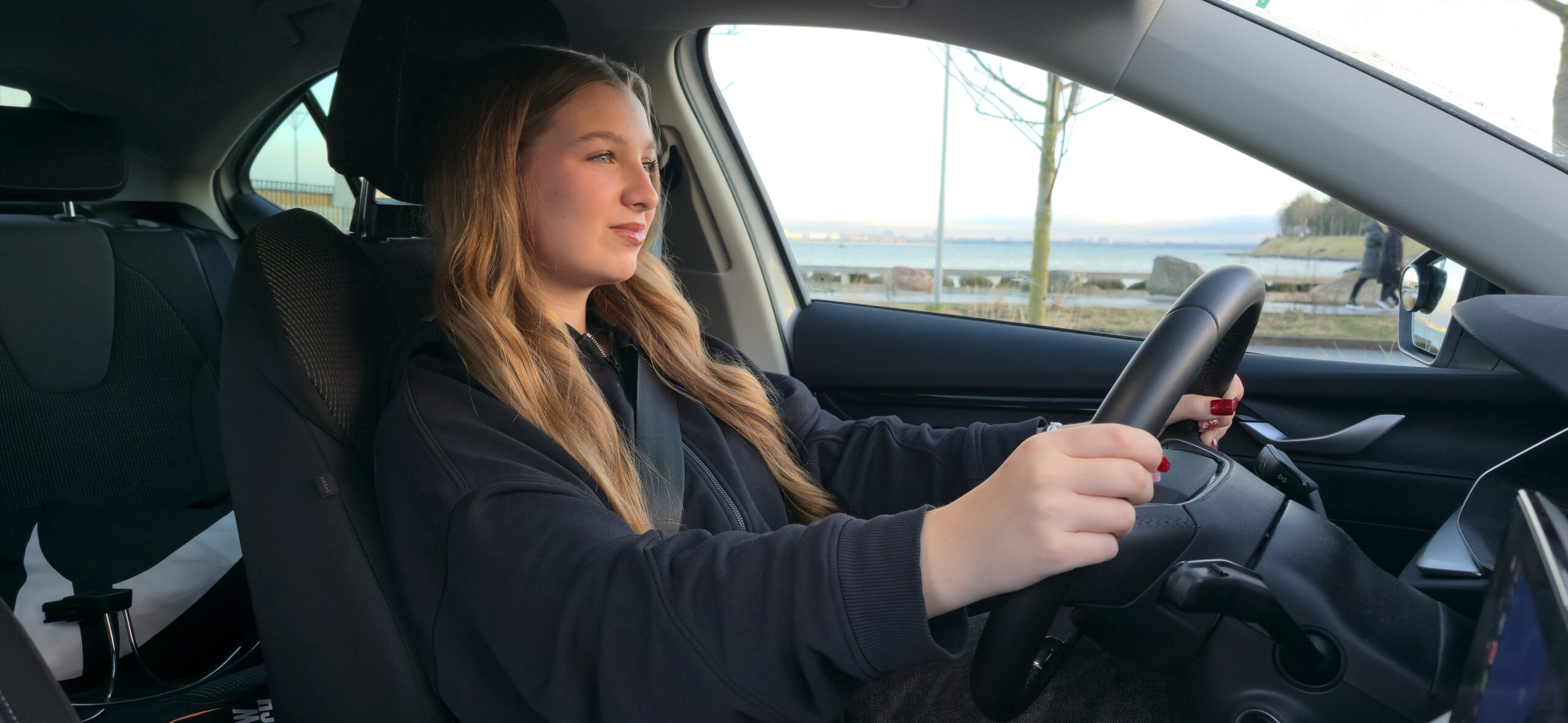 Õpilane roolis Autokool Kindel Rooli õppesõiduautos Tallinnas